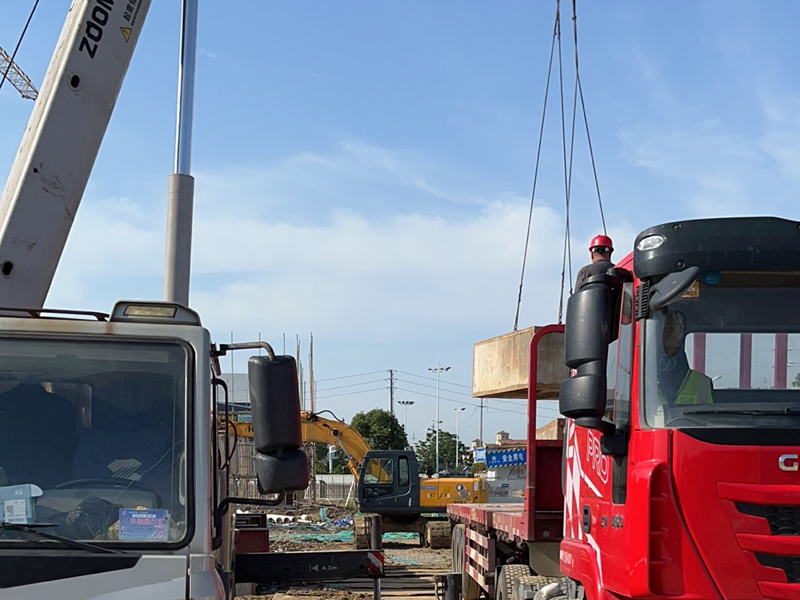搬運吊裝大型設(shè)備